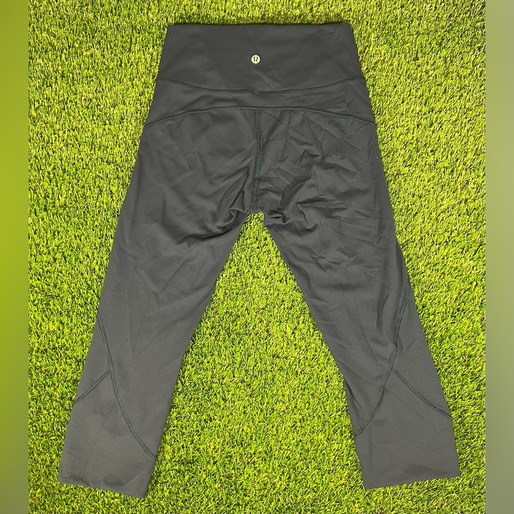 Women’s Lululemon In Movement Crop Tight High Rise Everlux 19" Grey/Blue Size 6